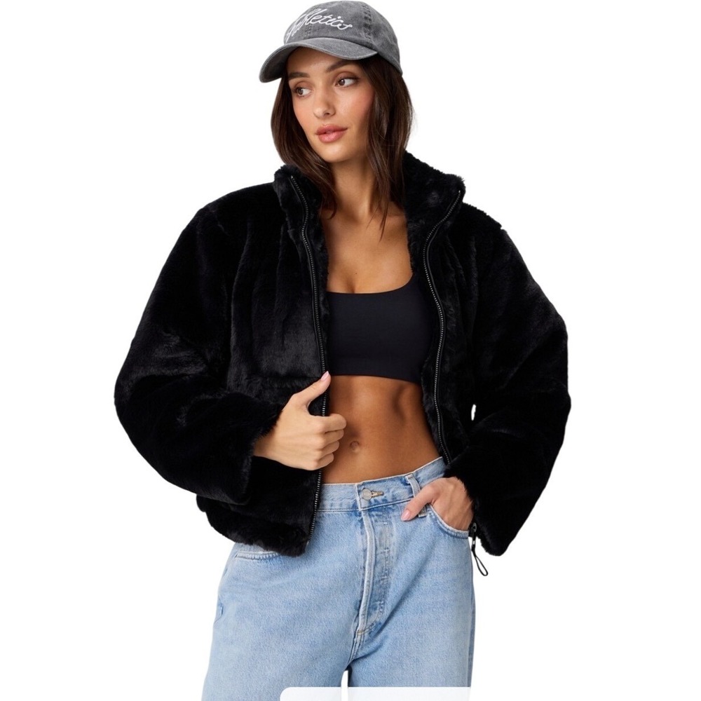 Fabletics Black Faux Fur Teddy Jacket S Cropped Plush Full Zip Streetwear